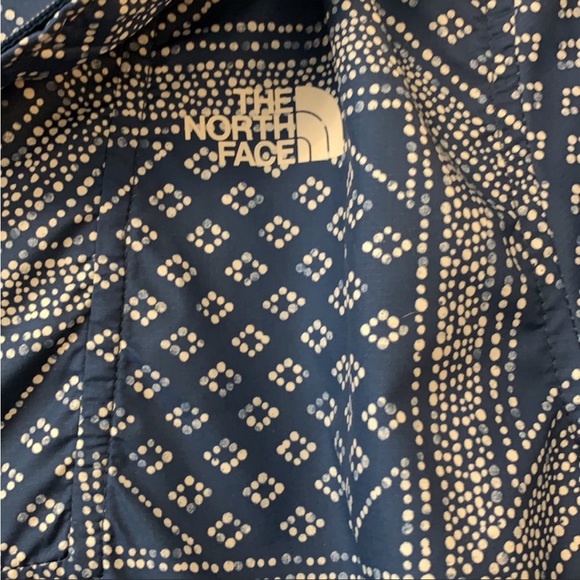 The north face rain jacket/wind breaker - Picture 2 of 7